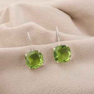 Boucles d'oreilles pendantes en péridot faites à la main, taille coussin, argent sterling, pierre de naissance d'août, bijoux pour femmes, cadeau - Product Image 1
