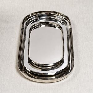 Plateau de service en acier inoxydable avec bords surélevés pour transporter en toute sécurité les boissons, les plats alimentaires et les articles de vaisselle - Product Image 3