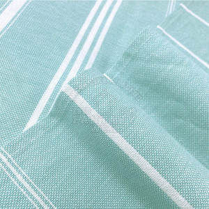 Serviette de plage à séchage rapide avec tissu léger, idéale pour les voyages, le bord de la piscine ou les aventures à la plage - Product Image 4