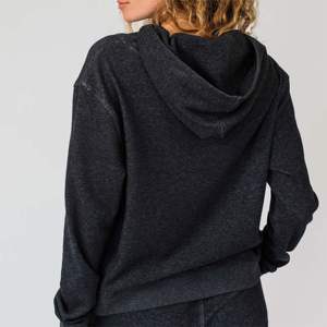 Sudadera con capucha de doble punto para mujer: ligera, transpirable e ideal para uso informal o para relajarse en interiores - Product Image 5