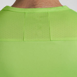 Venta al por mayor de camisetas ligeras de gimnasio para hombres con impresión de logotipo personalizado de secado rápido con mangas cortas opciones de talla grande suministro OEM - Product Image 6