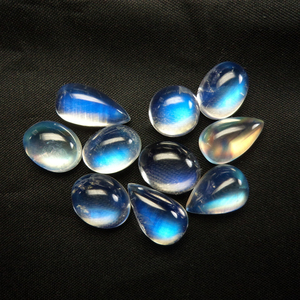 พลอยมูนสโตนจากมาดากัสการ์ทรงลูกแพร์และวงรีสีรุ้งธรรมชาติแบบเรียบ - Product Image 1