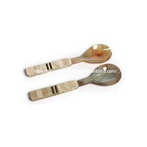 Ensemble de service à salade en résine classique avec fourchette et cuillère couverts faits à la main pour la salle à manger et la cuisine Vaisselle durable et élégante - Product Image 5