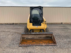 Chargeuse compacte sur pneus d'occasion CAT 236D3, deux vitesses, moteur diesel, pour l'agriculture et la construction - Product Image 4