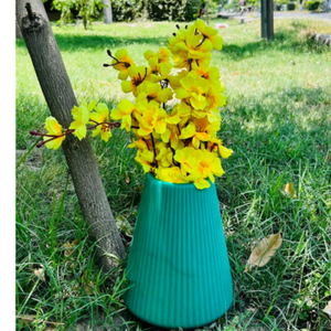 Maceta de plástico, ligera y de fácil cuidado - Product Image 1