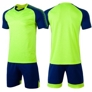 Logo personnalisable maillot de football classique uniforme d'entraînement de haute qualité pour enfants adultes vêtements de football avec affichage du nom du joueur - Product Image 3