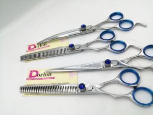 Kit de tijeras para el cuidado de mascotas de 4 Uds., hoja recta, curva y adelgazante, juego de tijeras para cortar el pelo de perro de acero inoxidable con estuche - Product Image 3