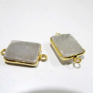 Lunette de connecteur en forme de rectangle druzy blanc naturel plaqué or taille 13x17mm, connecteur de pierres précieuses - Product Image 1