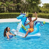 Balade gonflable de dragon sur la piscine gonflable de flotteur