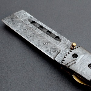 Couteau pliant en acier damas de haute qualité avec manche en corne meilleur couteau de poche de qualité bricolage pour la fête des pères fait à la main OEM disponible - Product Image 6