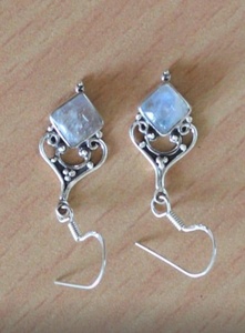 ต่างหูมูนสโตนห้อยระย้า อัญมณีเงินแท้ 925 ทำด้วยมือ ของขวัญวันเกิดสำหรับผู้หญิง - Product Image 6