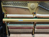 Piano vertical Kawai XO-8AT en stock, envío rápido. Piano vertical resistente para uso a largo plazo, para escenario y estudio, de segunda mano.