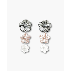 Boucles d'oreilles à trois fleurs en perles - Product Image 1