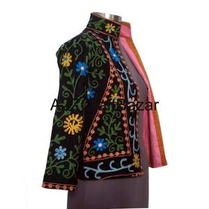 Veste courte en velours suzani floral coloré faite à la main, respirante, pour femmes, brodée en coton, style bohème chic, artisanale pour l'automne/hiver - Product Image 5