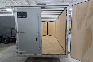 Remolque de Carga Cerrado de Acero 7x14 2024, 7000 GVWR, Eje Tándem, Remolque Utilitario con Puerta de Rampa en V, en Venta - Product Image 2
