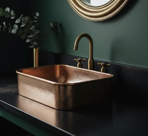 Évier de cuisine en cuivre martelé fait main, design moderne, surface brossée, installation sur plan, vasque simple - Product Image 6