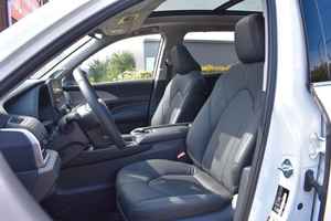 SUV de Luxe de Taille Moyenne 2025, 7 Places, Véhicule Familial Haute Confort, 265 CV, Transmission Automatique, Pneus R18, Tissu Foncé, Faible Kilométrage 5 Km - Product Image 3