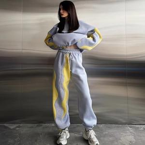 Ensemble de sweatshirts pour femmes en molleton de coton à blocs de couleurs lourds personnalisés Ensemble de pantalons de survêtement brodés et de sweat à capuche pour femmes - Product Image 6