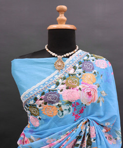 Très belle tenue de festival en coton imprimé Saree avec chemisier Pièce Indienne Femme Porter Sari Bas Prix Vente en gros Surat ApparelGarment - Product Image 6