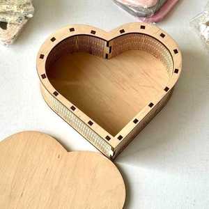 Boîte en bois de noyer du Cachemire sculpté à la main Vente chaude Cadeaux et artisanat Boîtes en bois Panneaux muraux fabriqués en Inde - Product Image 5