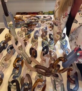 Cadena de decoración de pared Art Deco Artículo de resina Artículo decorativo para habitación más adorable con precio de venta completo en India - Product Image 1