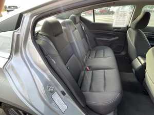 Usado en buen estado 2024 2.5 SV FWD Llantas de aleación R16 izquierdas Asientos de cuero Sistema de navegación Arranque remoto Android Auto Techo solar - Product Image 6