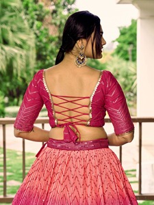 Collection Lehenga Choli de style moderne avec broderie à paillettes et filet Dupatta pour mariages - Product Image 6