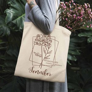 Sac de courses en toile personnalisé à fermeture ouverte avec fleur de naissance, couleur unie, cadeau pour elle - Product Image 1