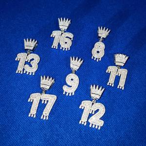 จี้มงกุฎเพชรโมอิสซาไนต์ VVS ชุบทองบนเงินแท้ 925 ประดับเพชรเต็มตัว สไตล์ฮิปฮอป ปรับแต่งหมายเลขได้ สำหรับงานปาร์ตี้ - Product Image 2