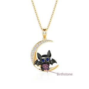 Collier Jeulia Moon Huggers personnalisé avec pendentif cœur et pierre de naissance - Chaîne tendance en acier inoxydable plaqué or avec accents de diamants et de perles - Product Image 3