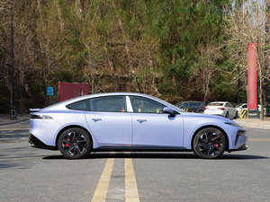 SUV 2024 Automático con Tracción en las Cuatro Ruedas, Neumáticos R18, Asientos de Cuero, Cámara Trasera, Gasolina 3L, Volante a la Izquierda, Techo Panorámico Oscuro/Claro, ACC - Product Image 4