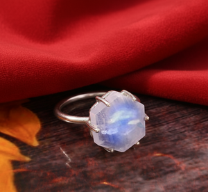 Anillo de piedra lunar arcoíris con forma hexagonal de Plata de Ley 925 - Product Image 3