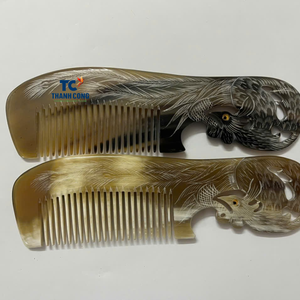 Peine de pelo de salón clásico y de moda de calidad de lujo hecho a mano cuerno Real con logotipo grabado peine para piojos comunes directo de Vietnam - Product Image 1