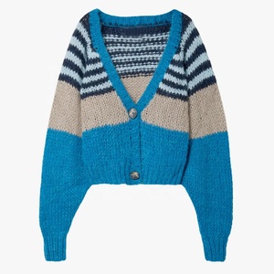 Venta al por mayor cuello en V de invierno de punto Crop Cardigan Hermandades Fraternidad Patchwork Street Wear Casual de invierno de las mujeres - Product Image 1