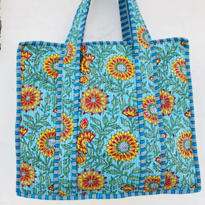 Bolsas de compras de algodón acolchadas florales reversibles impresas a mano patrón personalizado reutilizable y resistente para regalos o viajes - Product Image 1