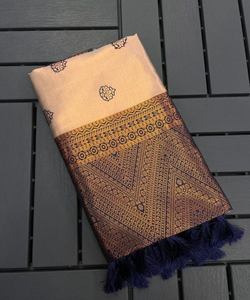 Sari indio en terciopelo con encaje y blusa para mujer - Product Image 2