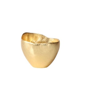 Cuenco de latón multiusos con encanto artesanal y detalle cultural adecuado para decoración patrimonial o arreglos festivos - Product Image 1