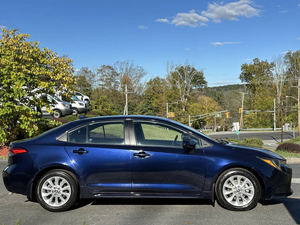 Toyota Corolla L FWD Turbo R21 2022 con Poco Kilometraje, Techo Panorámico y Asientos de Cuero, Listo para Envío - Product Image 2