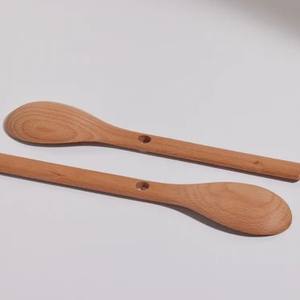 ชุดช้อนทำอาหารด้ามยาวทำจากไม้ ทนความร้อน ผิวเรียบ ทนทาน อุปกรณ์ครัวสำหรับคน ผสม และเสิร์ฟ - Product Image 4