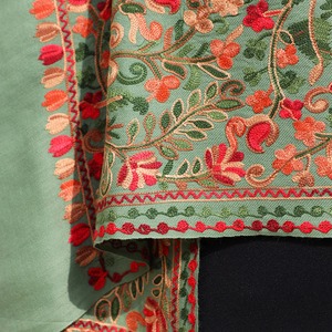 Chal de Terciopelo de Poliéster Sólido de Estilo Vintage con Bordado y Borlas, Transpirable y Elegante para el Invierno - Product Image 5