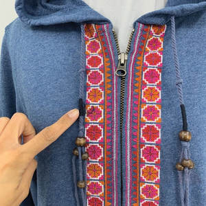 Sudadera con Capucha Premium Casual para Mujer, con Bordado 3D, Cierre Completo, Patrón Geométrico, Cordones con Borlas, Corte Holgado, Colorida - Product Image 3