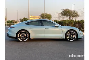 Meilleures <span class=keywords><strong>caractéristiques</strong></span> uniques et améliorations : <span class=keywords><strong>Porsche</strong></span> <span class=keywords><strong>Taycan</strong></span> EV d'occasion, modèle 2021, spécifications GCC, voitures prêtes à l'emploi - Product Image 4