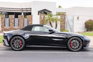 ASTON MARTIN VANTAGE ROADSTER 2023 MÁS VENDIDO, 5,200 MILLAS, MOTOR V8 BITURBO DE 503 HP, SIN MODIFICACIONES - Product Image 3