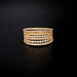 แหวนสุดทึ่งที่มีเพชรเจียระไนทรงกลมสวยงามห้าแถวเรียงด้วยทองคำ14K - Product Image 1