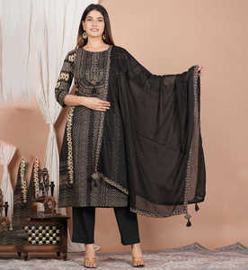 Conjunto de Kurta Recta de Algodón Estampado Ikat Negro para Mujer con Cuello Redondo y Mangas 3/4, Combinado con Pantalón y Dupatta a Juego - Product Image 5