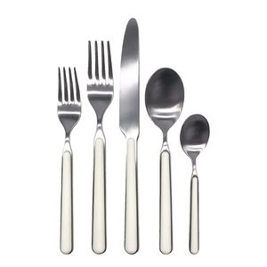 Couverts élégants à poignée en résine blanche avec tête finie en argent Couverts de qualité supérieure parfaits pour les repas, les cadeaux et les événements de restauration - Product Image 1