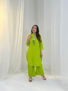 Kurti en viscose de luxe jekart, broderie manuelle lourde pour les fêtes, les festivals et les occasions spéciales - Product Image 4