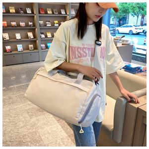 Sac de sport et de voyage grand format pour homme, étanche avec compartiment sec, sac de fitness et de gym en tissu Oxford avec fermeture éclair et sangle réglable - Product Image 3