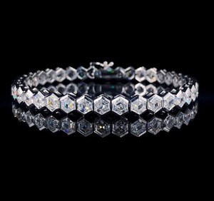 กำไลเพชรทรงหกเหลี่ยมสี D เพชรเลี้ยงในห้องปฏิบัติการ สวยงาม กำไลเงินแท้ 925 คุณภาพเยี่ยม ตัดแบบ VVS สำหรับผู้หญิง ของขวัญงานแต่งงาน - Product Image 1