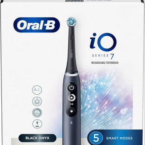 Cepillo de dientes eléctrico Oral-B iO Serie 7 con 2 cabezales de repuesto, Negro Ónix - Product Image 5